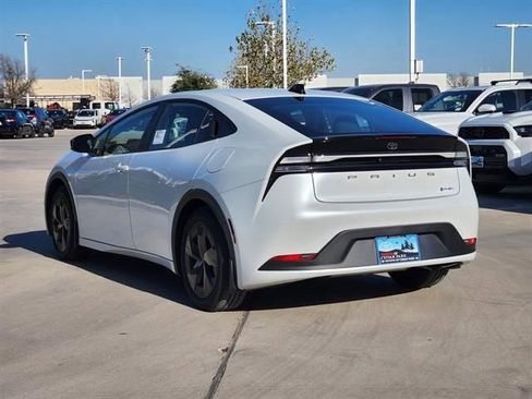 New 2026 Toyota Prius SE image 3