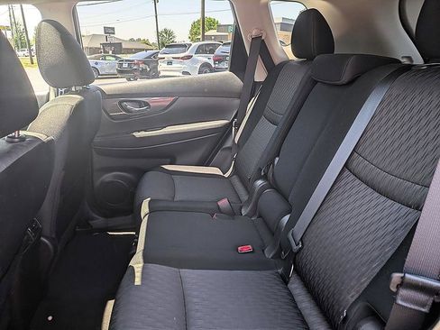 Used 2017 Nissan Rogue SV w/ SV Premium Package image 24