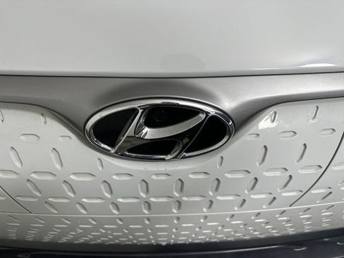Used 2021 Hyundai Kona Limited image 9