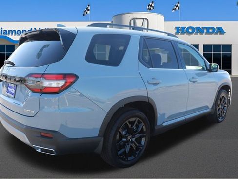 New 2025 Honda Pilot Touring image 6