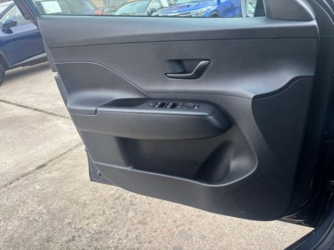 Used 2025 Hyundai Kona SEL image 18