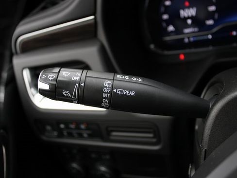 Used 2023 Chevrolet Suburban Z71 w/ Luxury Package image 21