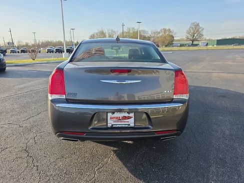 Used 2019 Chrysler 300 Limited RWD image 7