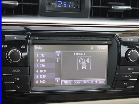 Used 2014 Toyota Corolla LE image 33