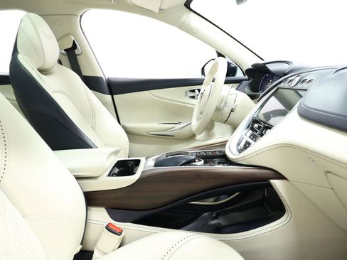 Used 2021 Aston Martin DBX AWD/4WD image 83