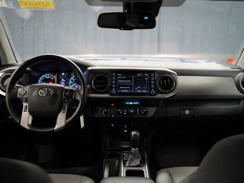 Used 2022 Toyota Tacoma SR5 AWD/4WD image 15