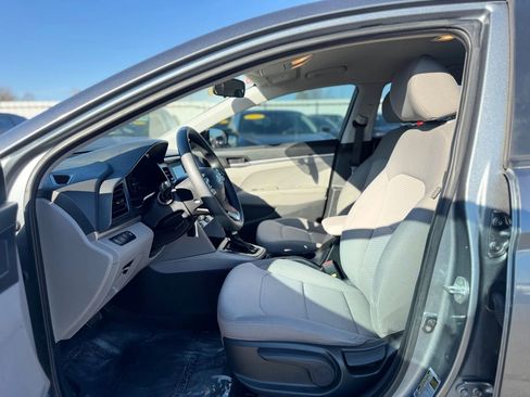 Used 2019 Hyundai Elantra SE image 29