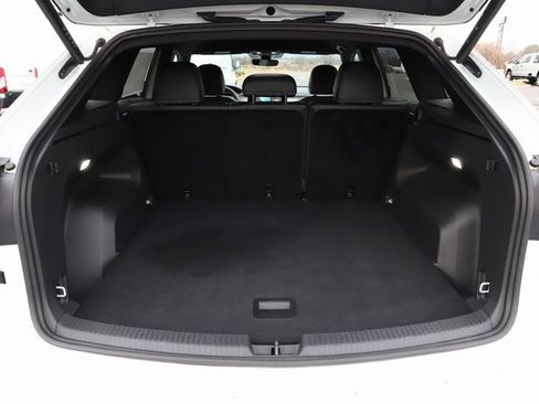 Used 2025 Volkswagen Atlas Cross Sport SE image 9