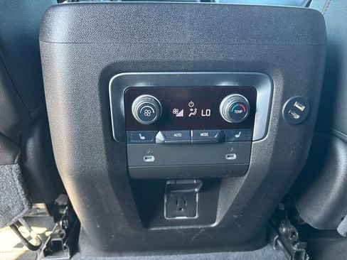 Used 2021 Chevrolet Tahoe Z71 w/ Z71 Signature Package image 33