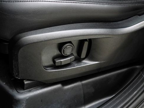 Used 2023 Land Rover Defender 110 SE image 35