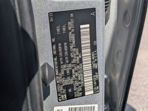 Used 2023 Toyota Highlander XLE AWD/4WD image 29