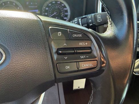 Used 2021 Hyundai Venue SEL image 16