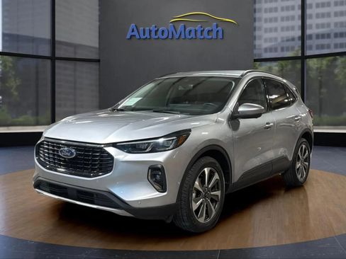 Used 2023 Ford Escape Platinum image 4