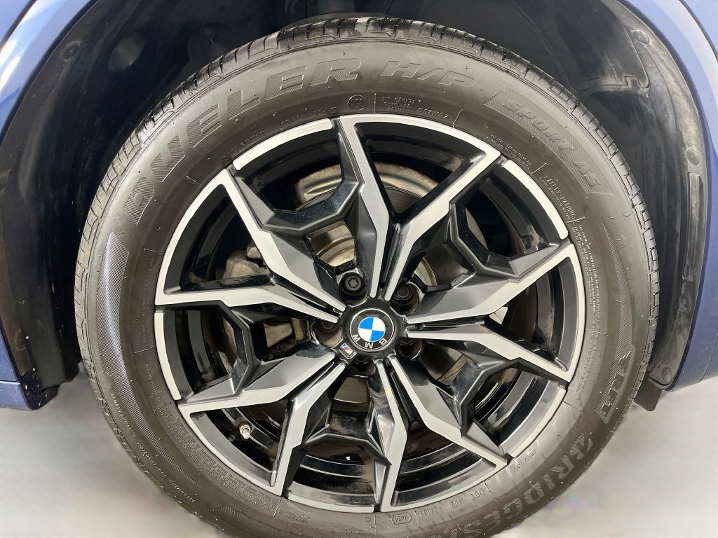 Used 2023 BMW X4 xDrive30i w/ M Sport Package AWD/4WD image 39