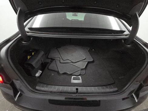 Used 2023 BMW 530e image 9