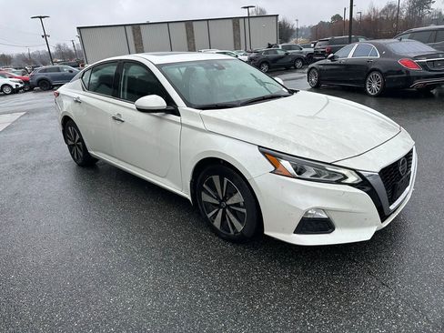 Used 2022 Nissan Altima 2.5 SV w/ SV Premium Package image 9