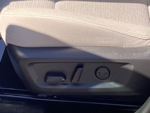 Used 2023 Nissan Rogue SV image 16