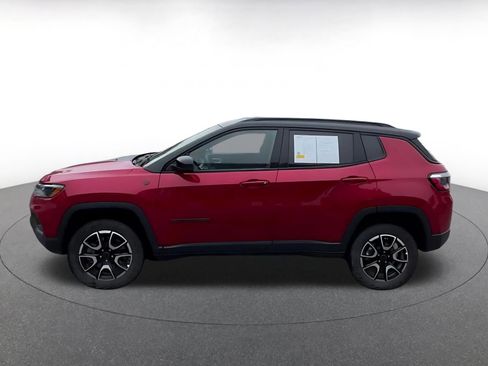 Used 2025 Jeep Compass Trailhawk AWD/4WD image 8