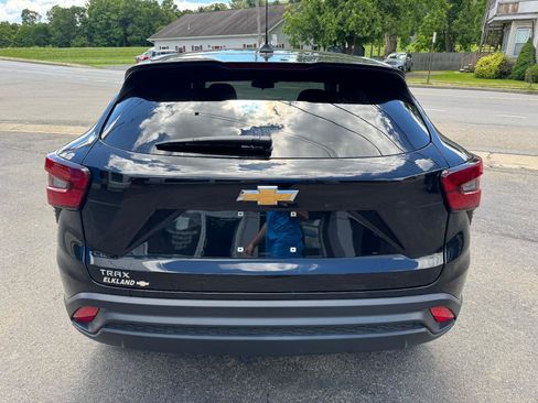 Used 2024 Chevrolet Trax LS FWD image 7