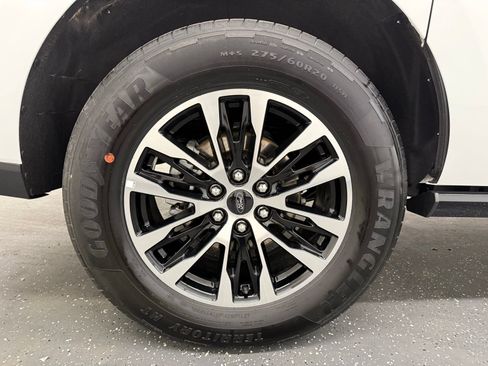 Used 2025 Ford Expedition Max Platinum AWD/4WD image 20