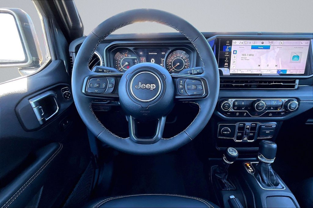 Used 2025 Jeep Gladiator Sport AWD/4WD image 5