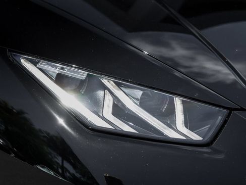 Used 2020 Lamborghini Huracan EVO RWD image 13