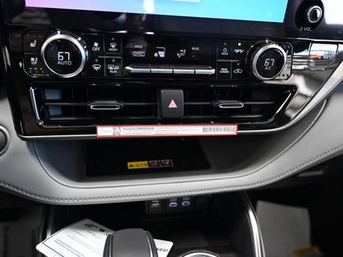 New 2026 Toyota Highlander Limited AWD/4WD image 19