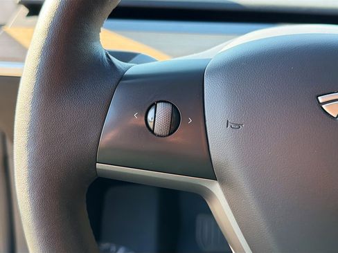 Used 2023 Tesla Model 3 Standard Range image 31