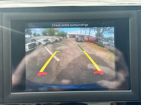 Used 2018 Chrysler Pacifica Touring-L image 14