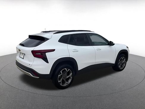 Used 2025 Chevrolet Trax LT w/ LT Convenience Package image 14