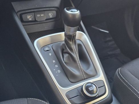 Certified 2025 Hyundai Venue SEL image 19