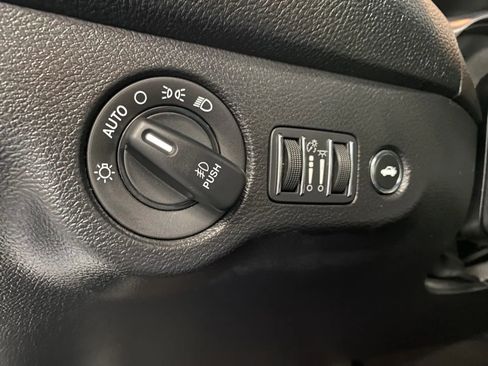 Used 2019 Dodge Challenger R/T w/ Driver Convenience Group image 11