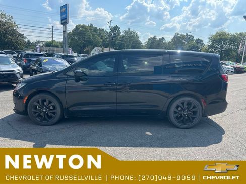 Used 2019 Chrysler Pacifica Touring Plus w/ S Appearance Package FWD image 5