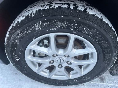 Used 2024 Chrysler Pacifica Touring-L image 10