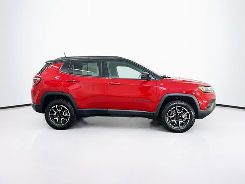 Used 2025 Jeep Compass Trailhawk image 10