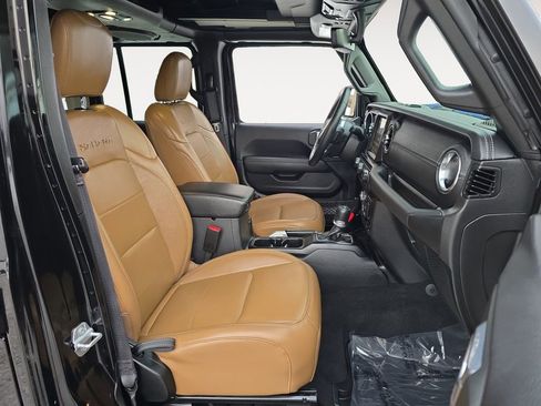 Used 2023 Jeep Wrangler Sahara w/ Cold Weather Group image 15