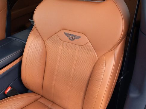 Used 2023 Bentley Bentayga Extended Wheelbase AWD/4WD image 18