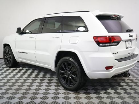 Used 2021 Jeep Grand Cherokee Laredo X AWD/4WD image 3