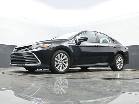Used 2023 Toyota Camry LE image 12