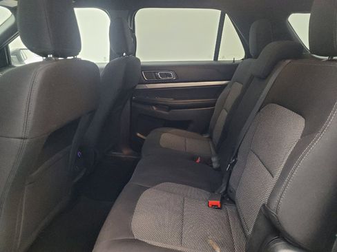 Used 2018 Ford Explorer XLT FWD image 16