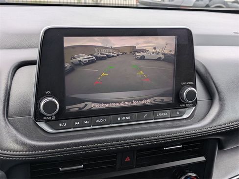 Used 2024 Nissan Rogue SV image 18