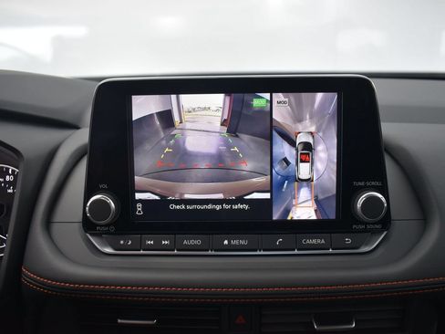 Used 2025 Nissan Rogue SV AWD/4WD image 19