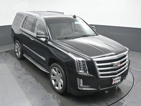 Used 2018 Cadillac Escalade Premium Luxury AWD/4WD image 33