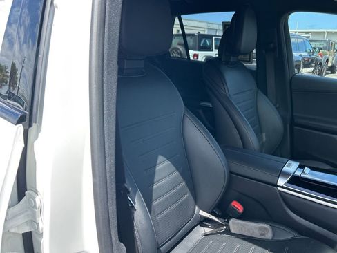Used 2025 Mercedes-Benz GLC 300 4MATIC image 18