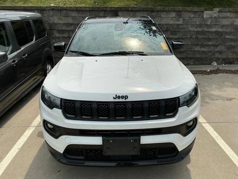 Used 2023 Jeep Compass Latitude w/ Convenience Group AWD/4WD image 3