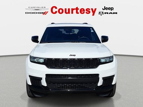 Certified 2023 Jeep Grand Cherokee L Altitude AWD/4WD image 9