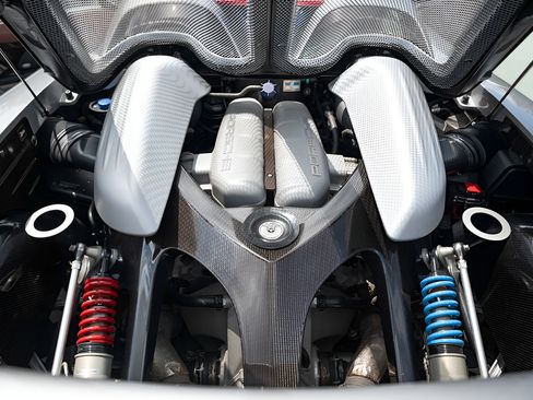 Used 2005 Porsche Carrera GT RWD image 22