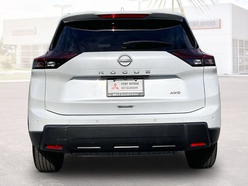 Used 2025 Nissan Rogue SV AWD/4WD image 16
