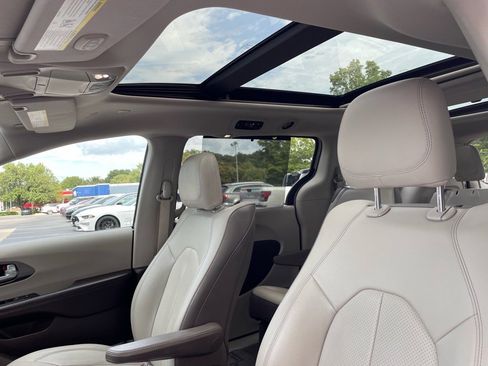 Used 2019 Chrysler Pacifica Touring-L Plus w/ Advanced Safetytec Group image 15