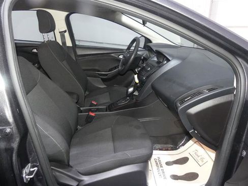 Used 2018 Ford Focus SE FWD image 21